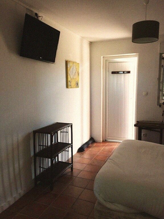 Chambre · porte ouverte