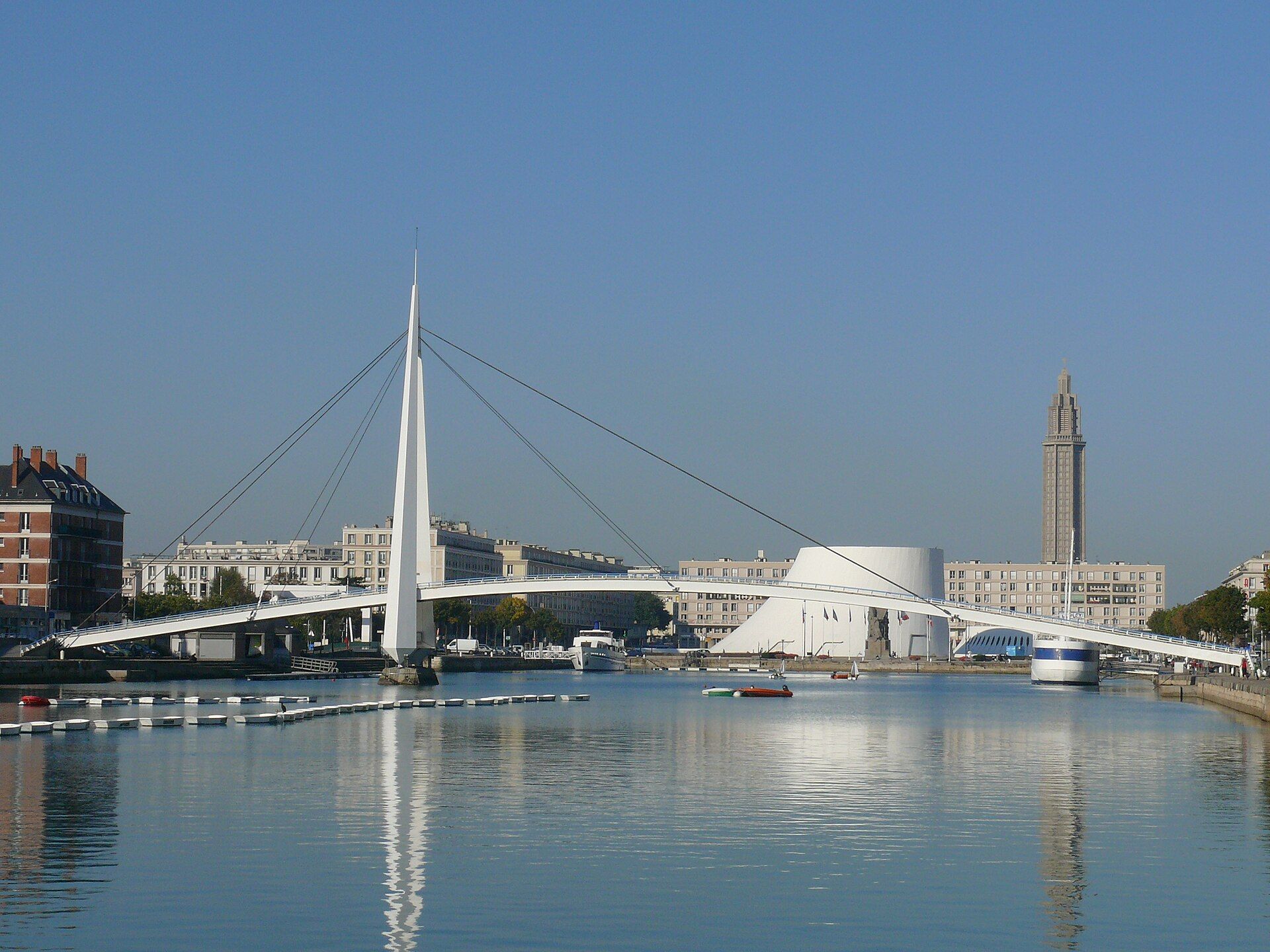 Le bassin du commerce du Havre et sa passerelle
